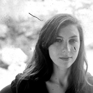 Hingehen: Julia Holter Live im Neuen Museum Nürnberg Hingehen: Julia Holter Live im Neuen Museum Nürnberg