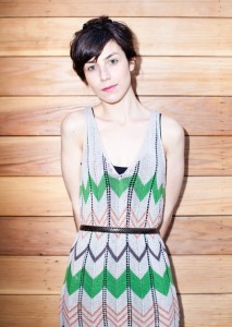 Wir vor Ort: Julia Holter im musealen Raum Wir vor Ort: Julia Holter im musealen Raum